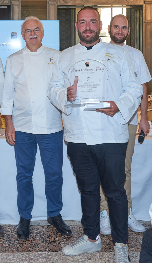 Il pasticcere Antonio Bellavia di Napoli vince il quinto premio per la categoria Tradizionale all’undicesima edizione di Panettone Day 