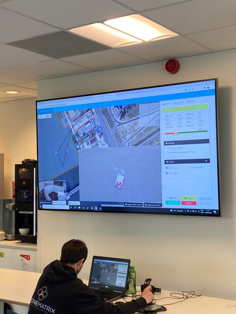 monitoring dronebeelden - surveiller les images des drones - monitoring drone images - Überwachung von Drohnenbildern