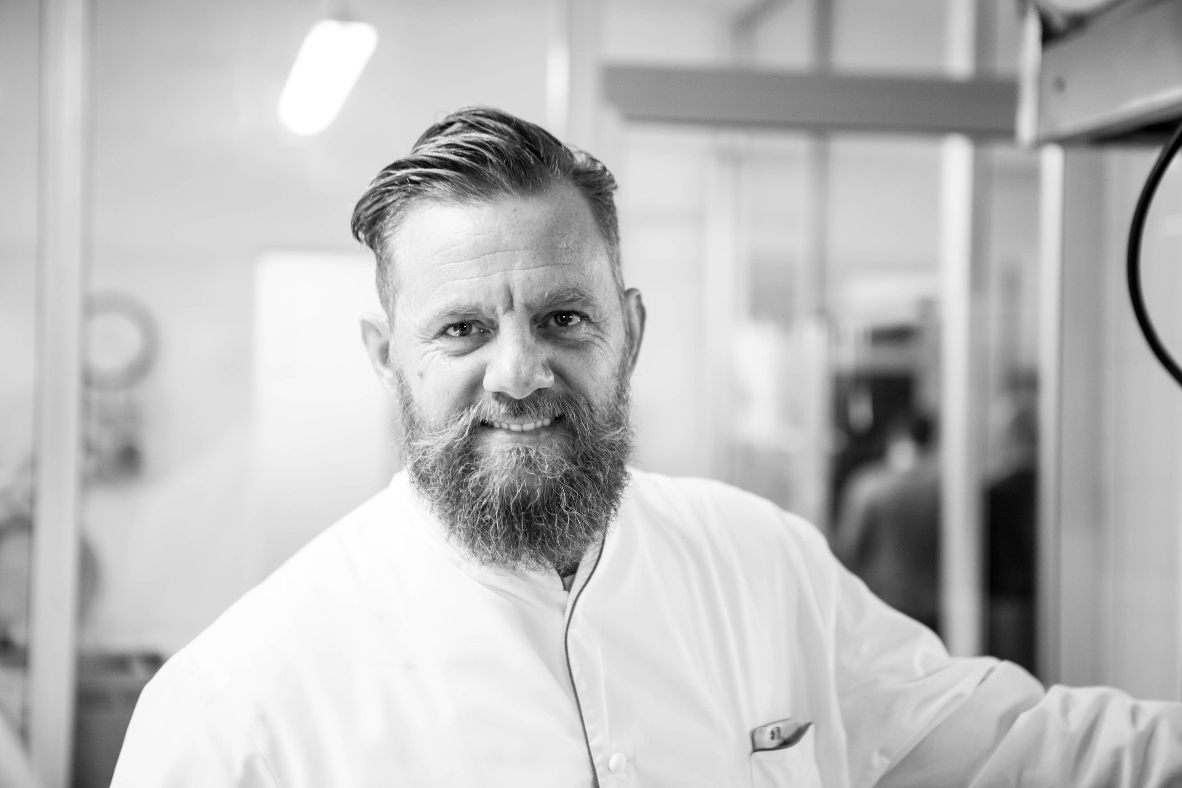 Lo chef Matteo Felter e la sua brigata