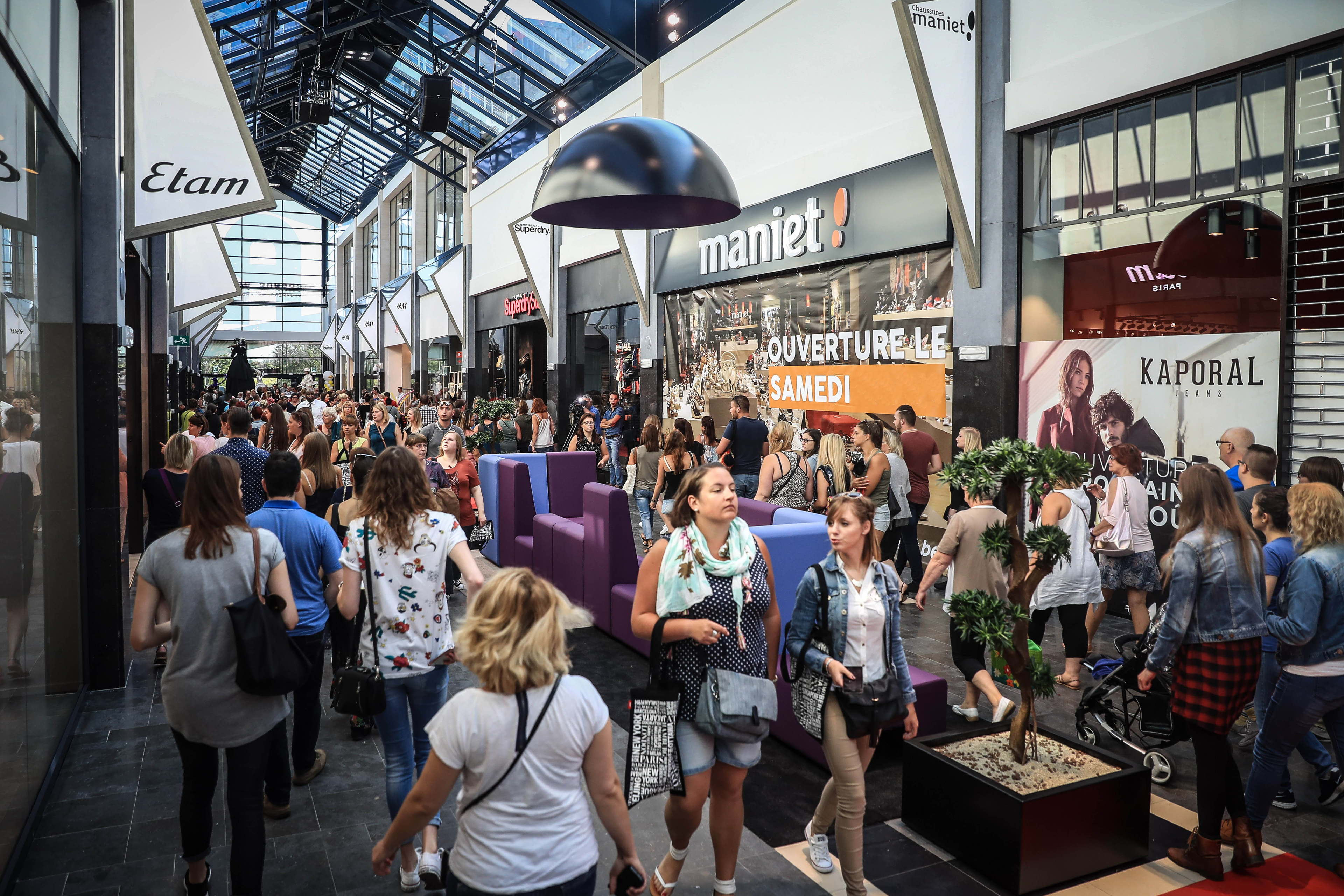 Tester des objets dans le magasin pour ensuite les acheter à la maison en ligne? 7 Belges qui font du shopping sur 10 ne le font jamais!