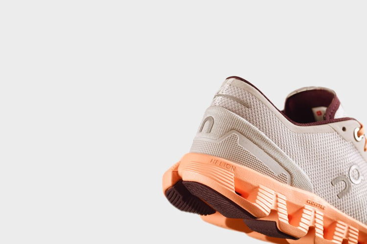 Cloud X in Silver|Almond (Women)