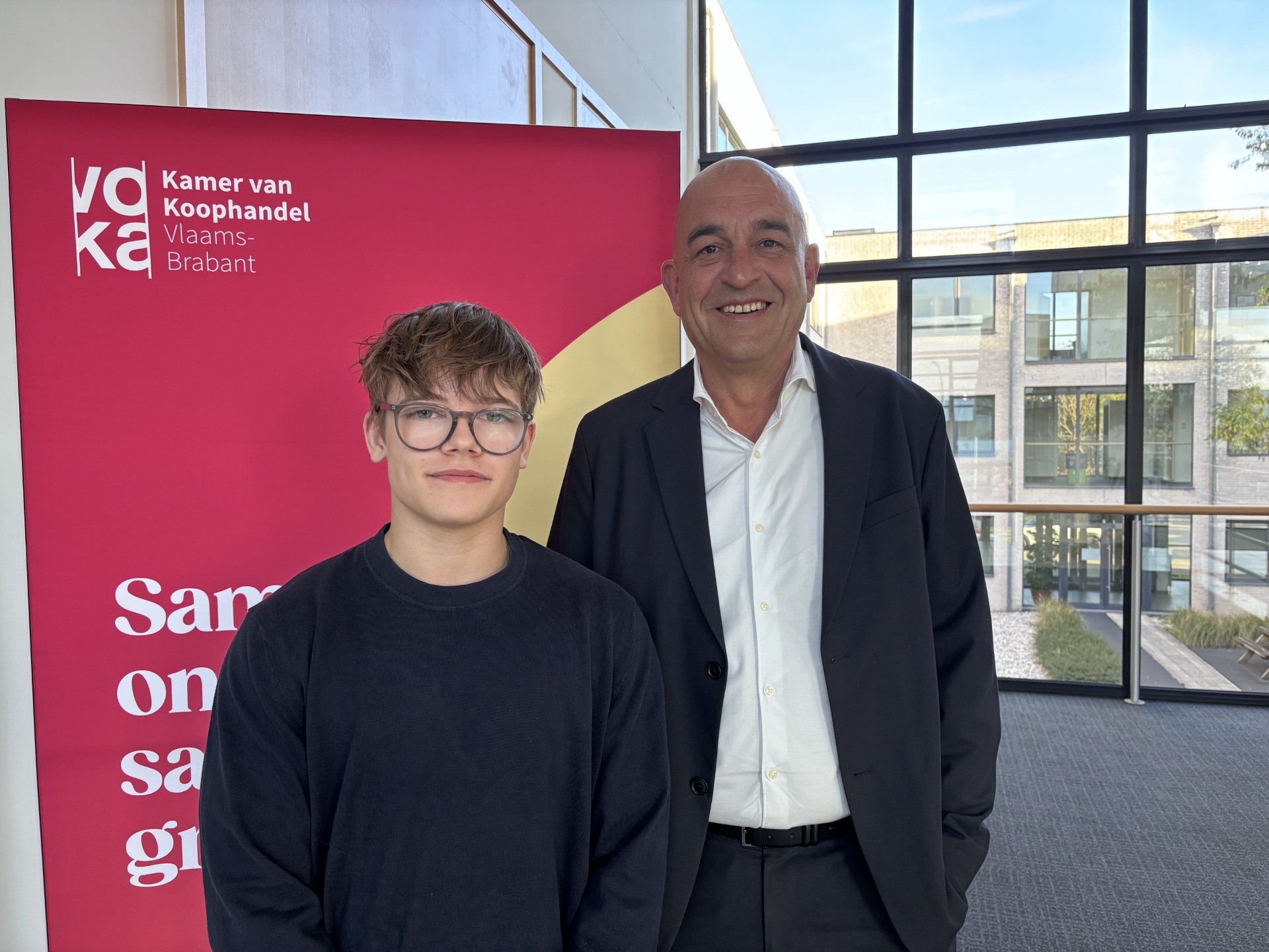 Eben Berkvens van het Instituut Sancta Maria in Aarschot volgt voor een dag gedelegeerd bestuurder Kris Claes Eben Berkvens van het Instituut Sancta Maria in Aarschot volgt voor een dag gedelegeerd bestuurder Kris Claes