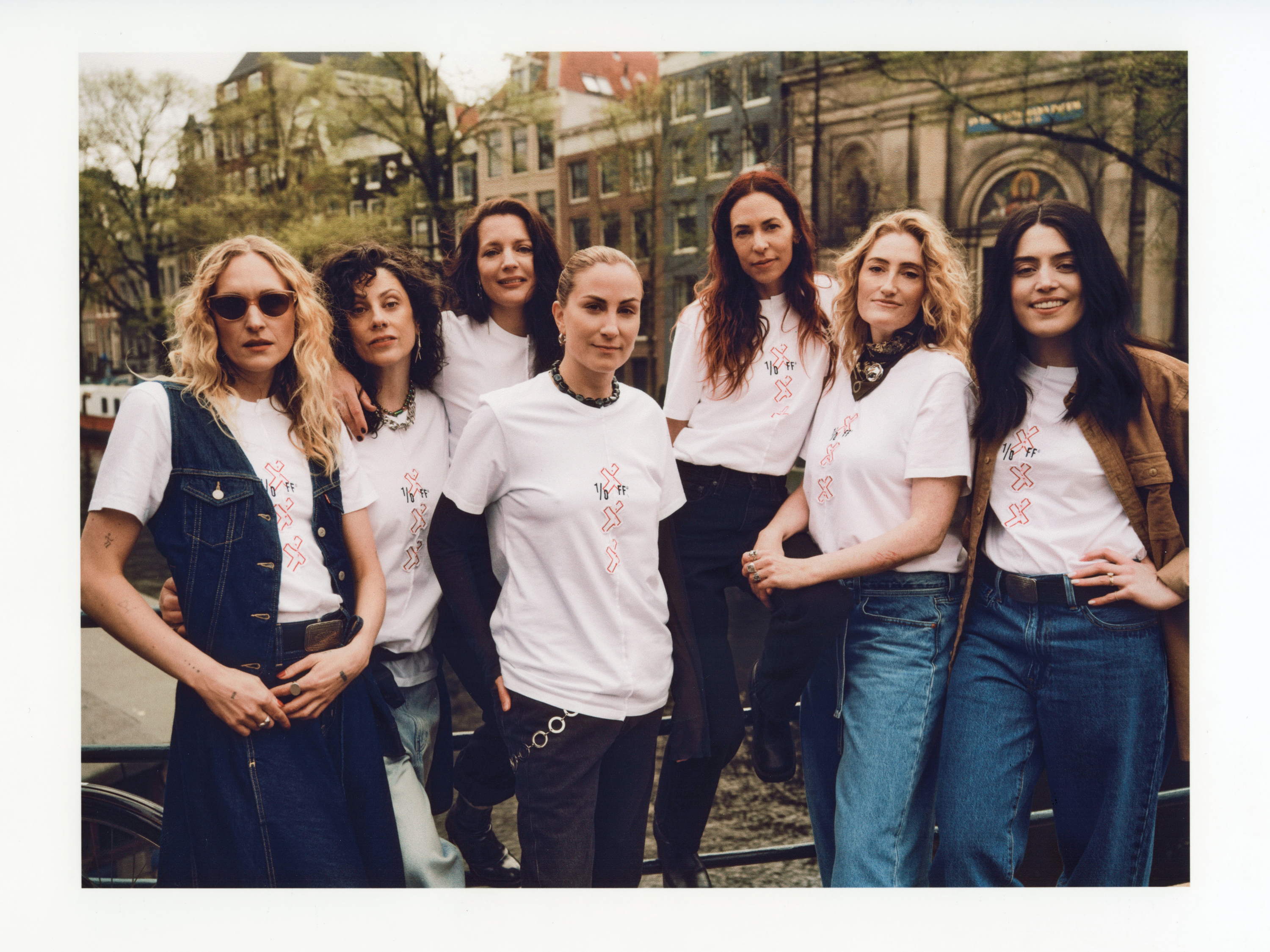 ‘750 voor de CommuniTee’: Levi’s® en drie lokale ontwerpers brengen een eerbetoon aan 750 jaar Amsterdam, de stad die hen vormde en blijft inspireren.