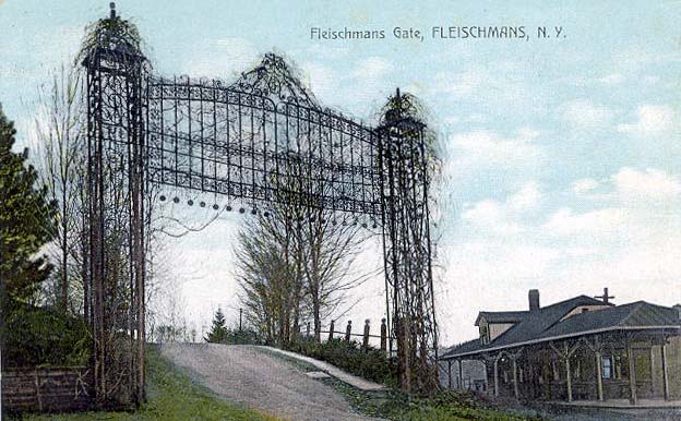 Historic postcard of the Fleischmanns family gate at the entrance of the property. 