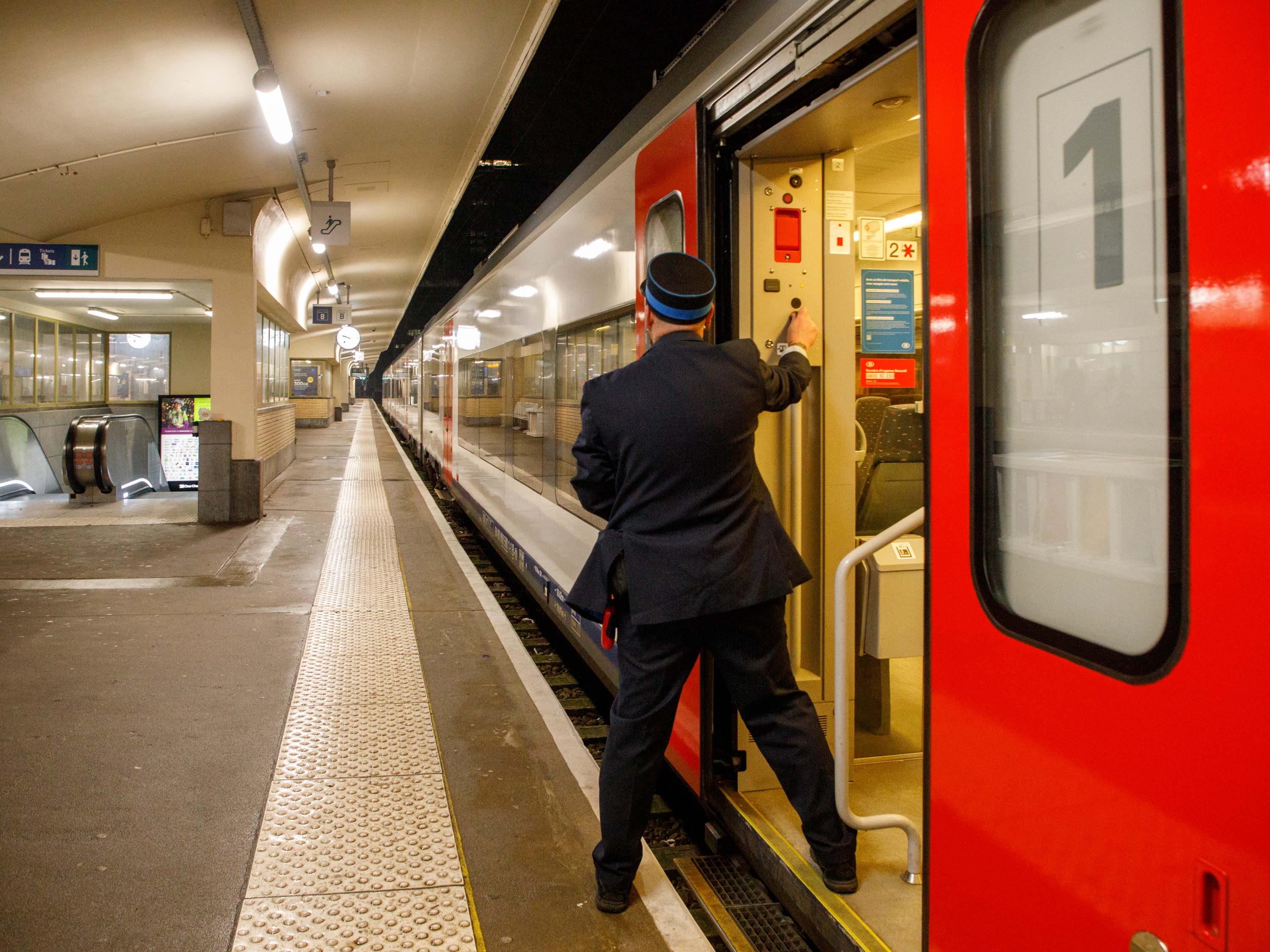 Belgian railway to stop hiring statutory employees from 2028
