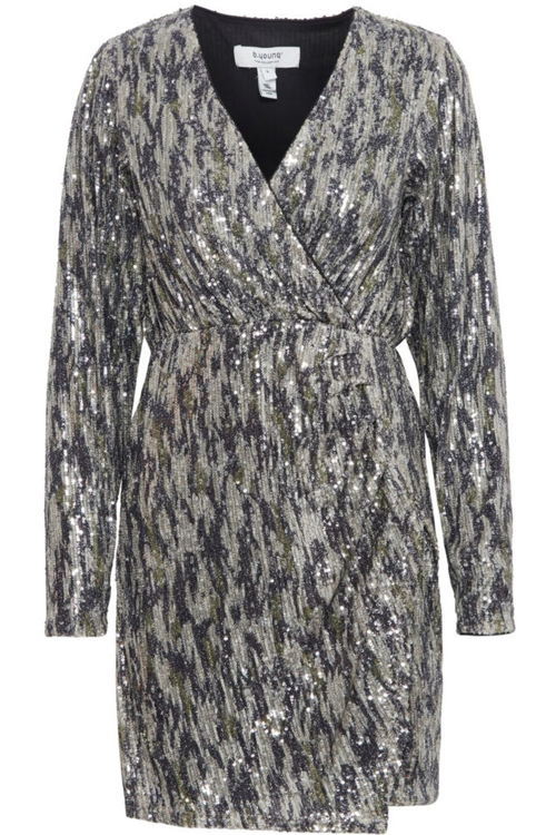 B.Young_20815941_JUTTU_€79,95