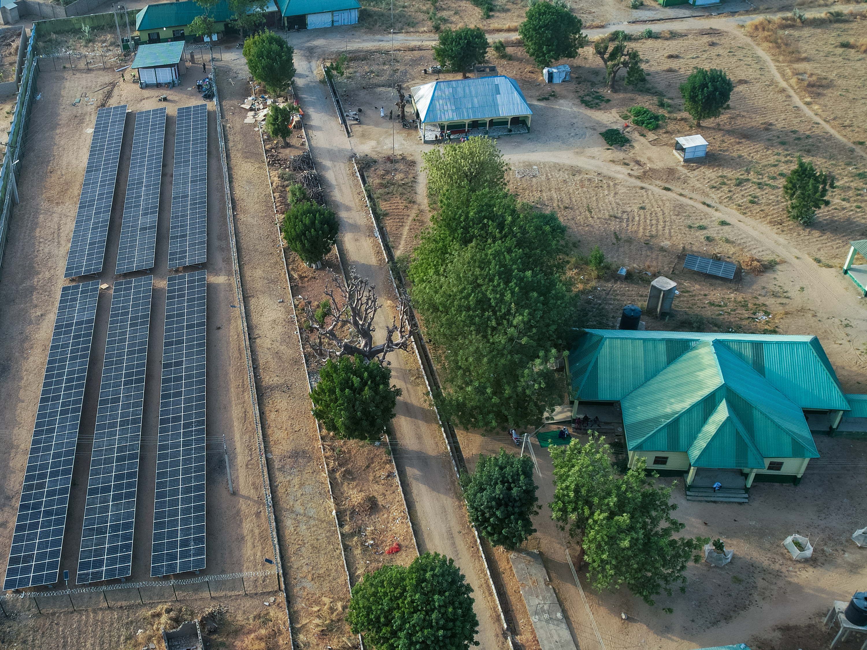 Dos hospitales en Somalia y Nigeria mejoran su atención sanitaria tras la instalación de paneles solares
