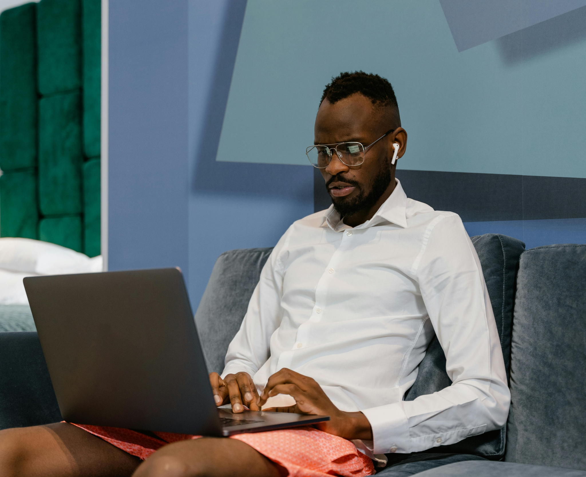 Le short au travail ? Rien ne l’interdit dans la loi