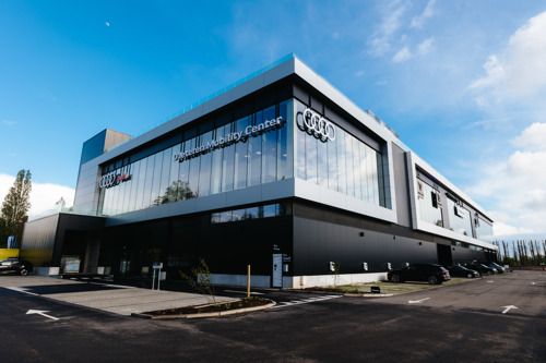 Scoop : D'Ieteren Mobility Company regroupe toutes les marques sous un même toit, dans un bâtiment pratiquement climatiquement neutre et doté d'un atelier ultramoderne.