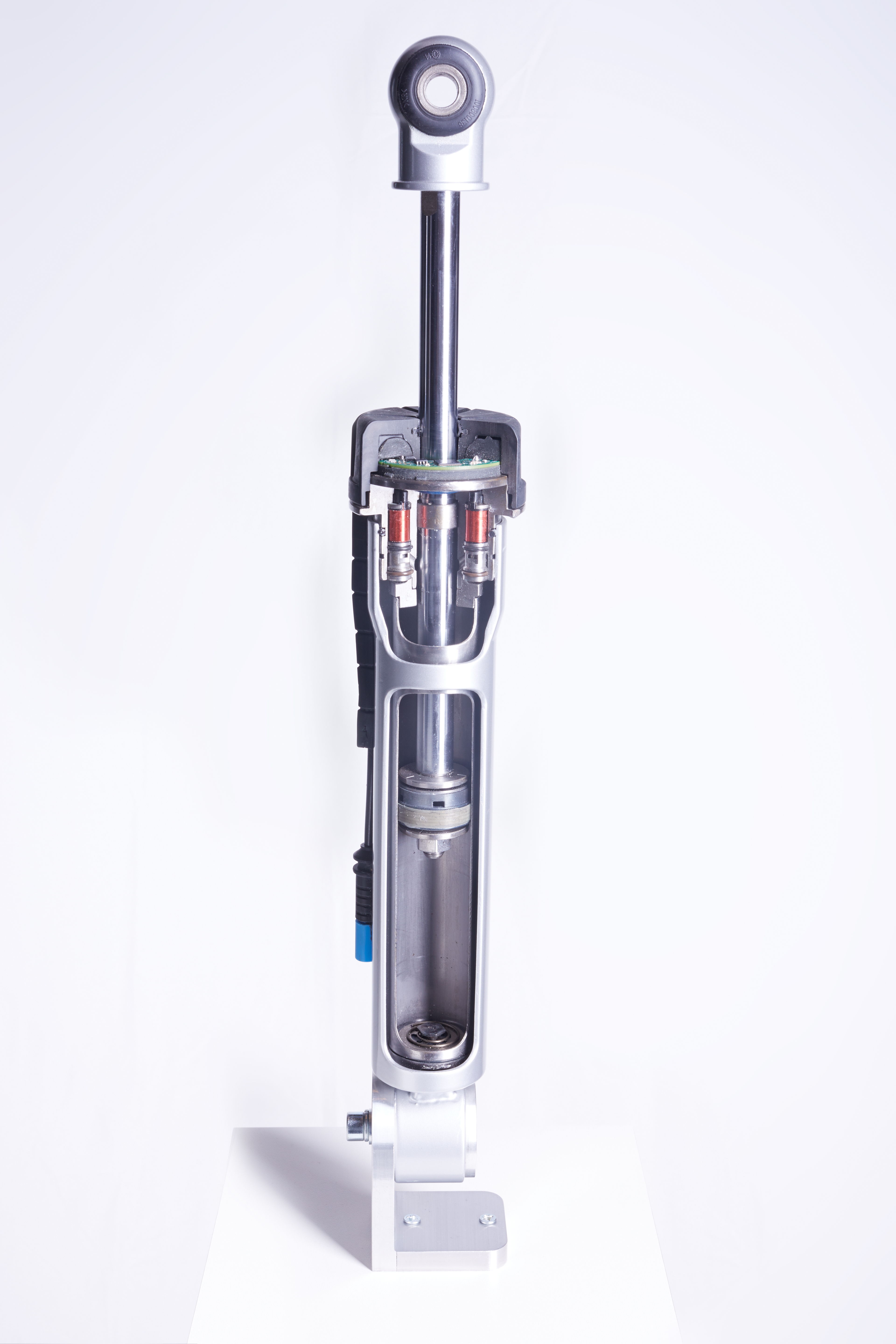 TENNECO KÜNDIGT EUROPÄISCHE PREMIERE DER INNOVATIVEN ELEKTRONISCHEN FAHRWERKSTECHNOLOGIE DRiV™ AUF DER IAA 2017 AN