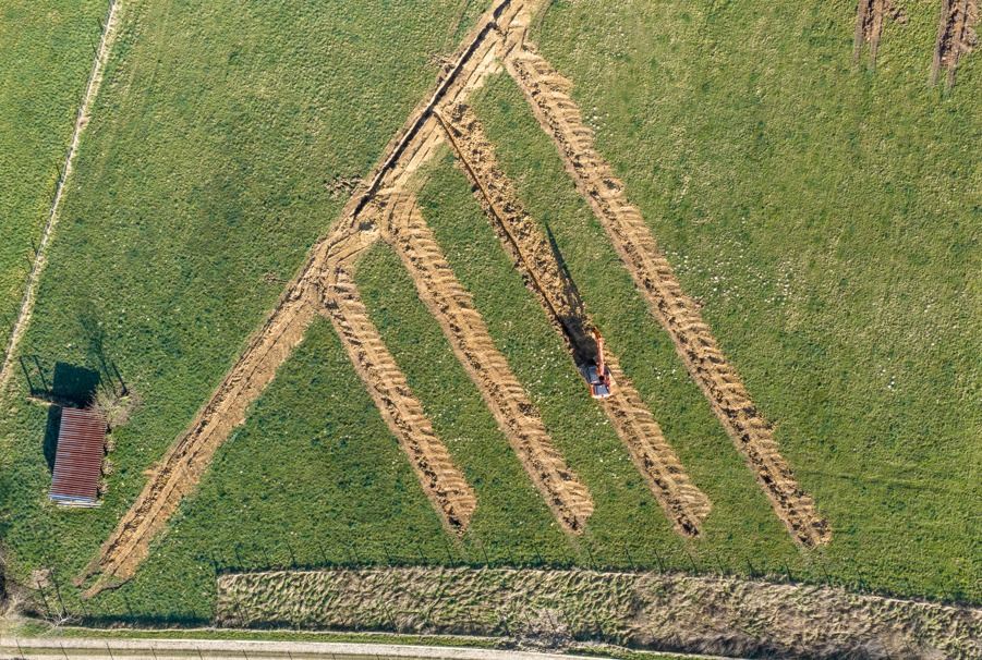 Luchtfoto van de werken tijdens het verwijderen van de drainage in de vallei van de Velpe - © foto: Natuurpunt Beheer Kevin Feytons