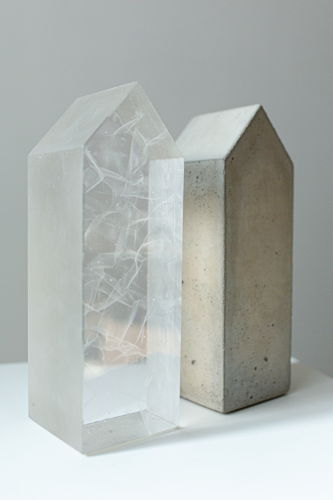Lila Farget_Maisons de plage_2006_molten glass and concrete_36 x 12 x 12 cm_ unique pieces_©Margaux Nieto_3