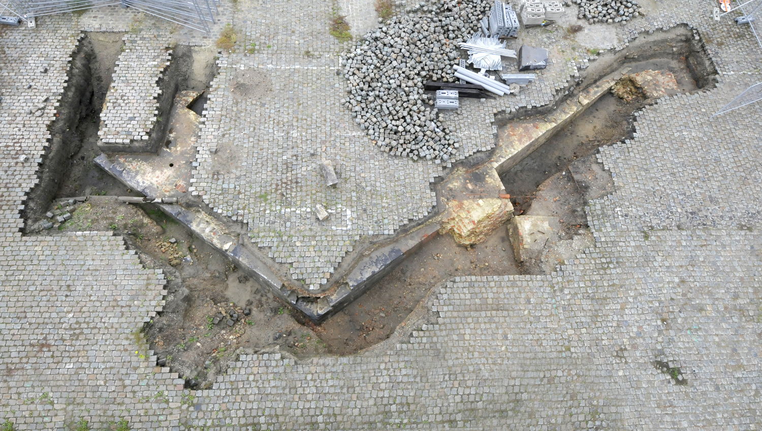 Bovenzicht op de zuidflank van het Sint-Michielsbastion tijdens archeologisch vooronderzoek in 2010. ©Stad Antwerpen