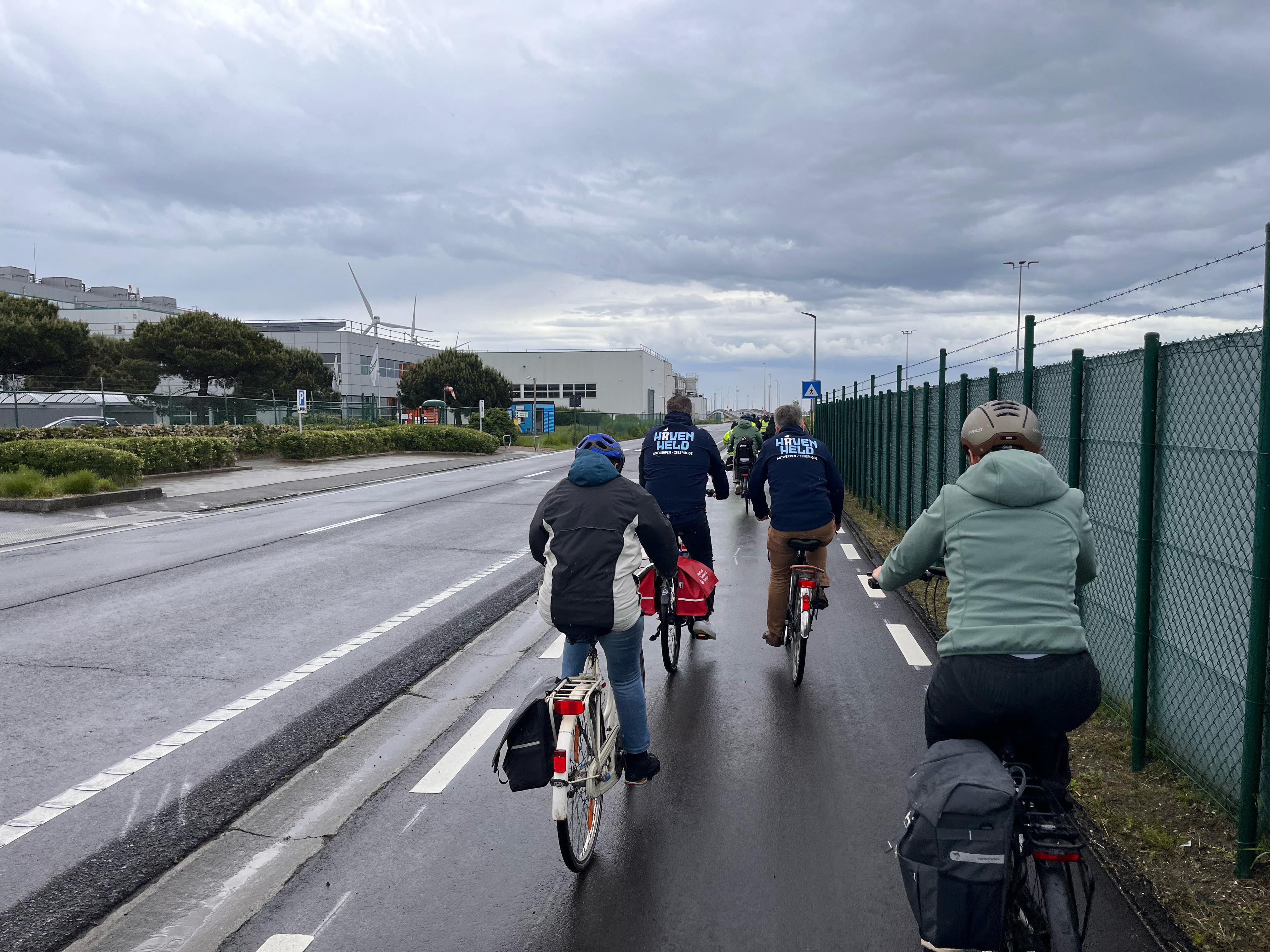 Nieuw veilig fietspad langs de Jozef Verschaveweg in Zeebrugge 