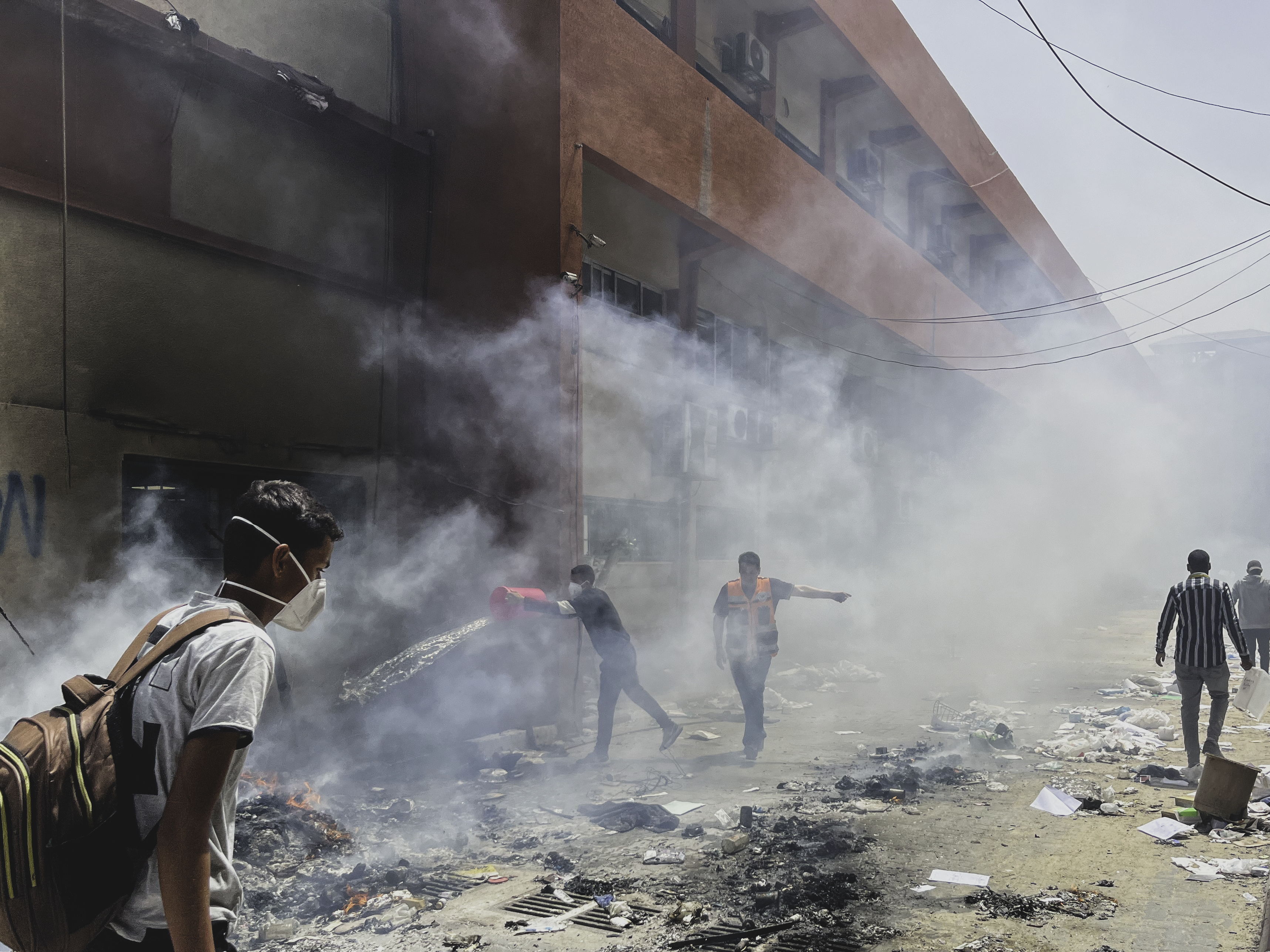 Palestina, Khan Younis, ten zuiden van Gaza, 23 april 2024. Foto genomen in het Nasser ziekenhuis nadat het belegerd werd door Israëlische troepen. Eind januari werd het ziekenhuis omsingeld door Israëlische troepen nadat ze evacuatiebevelen hadden uitgevaardigd voor het hele gebied. Het ziekenhuis was enkele weken lang het middelpunt van hevige gevechten.