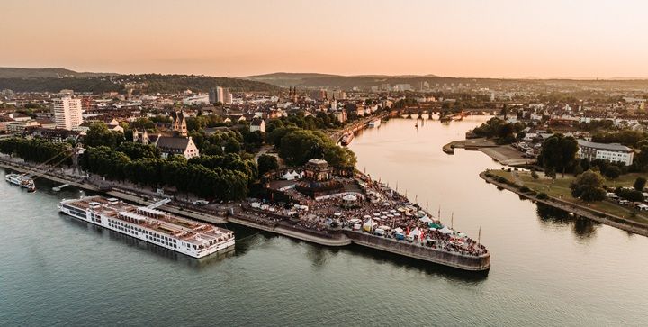 Electronic Wine bij de Deutschen Eck © Koblenz-Touristik GmbH
Janko.Media Electronic Wine bij de Deutschen Eck © Koblenz-Touristik GmbH
Janko.Media
