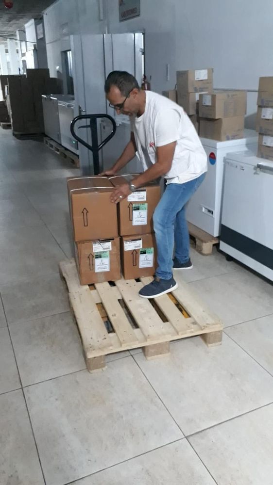 MSF staff prepare a medical supplies donation for the ministry of health in Gaza after Israeli strikes on October 8, 2023 | Photographer: MSF | Date: 08/10/2023 MSF staff prepare a medical supplies donation for the ministry of health in Gaza after Israeli strikes on October 8, 2023 | Photographer: MSF | Date: 08/10/2023