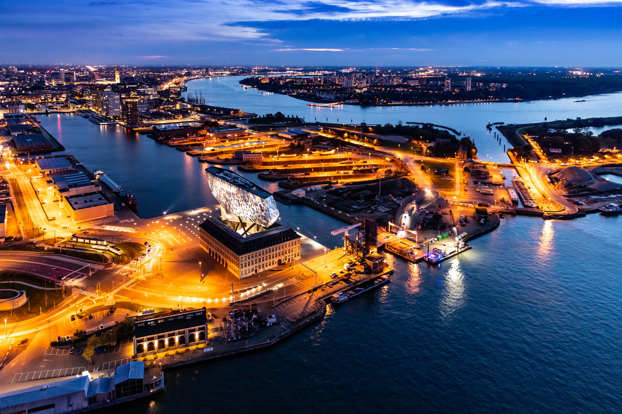Antwerp attracts 59 % more foreign investment and is also the runner-up in the ranking for strategic location policy