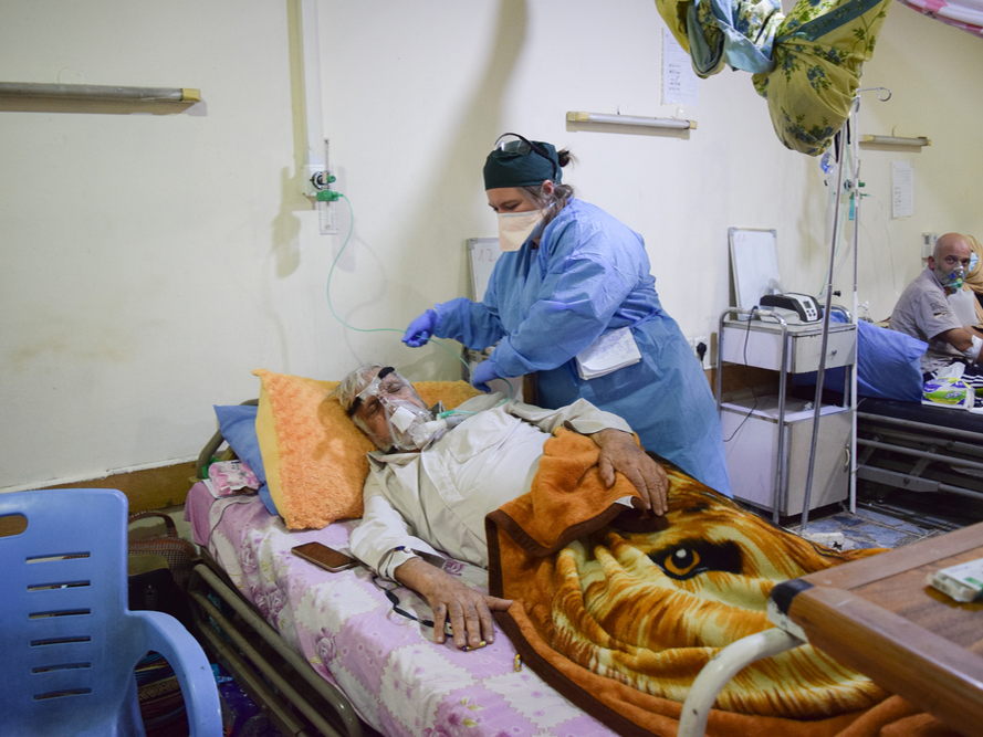 La covid-19 causa estragos en Irak: 4.500 casos confirmados cada día y 500 muertos reportados a la semana