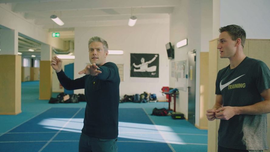 Maarten met Olympisch kampioen Thomas Röhler - (c) VRT / De Mensen
