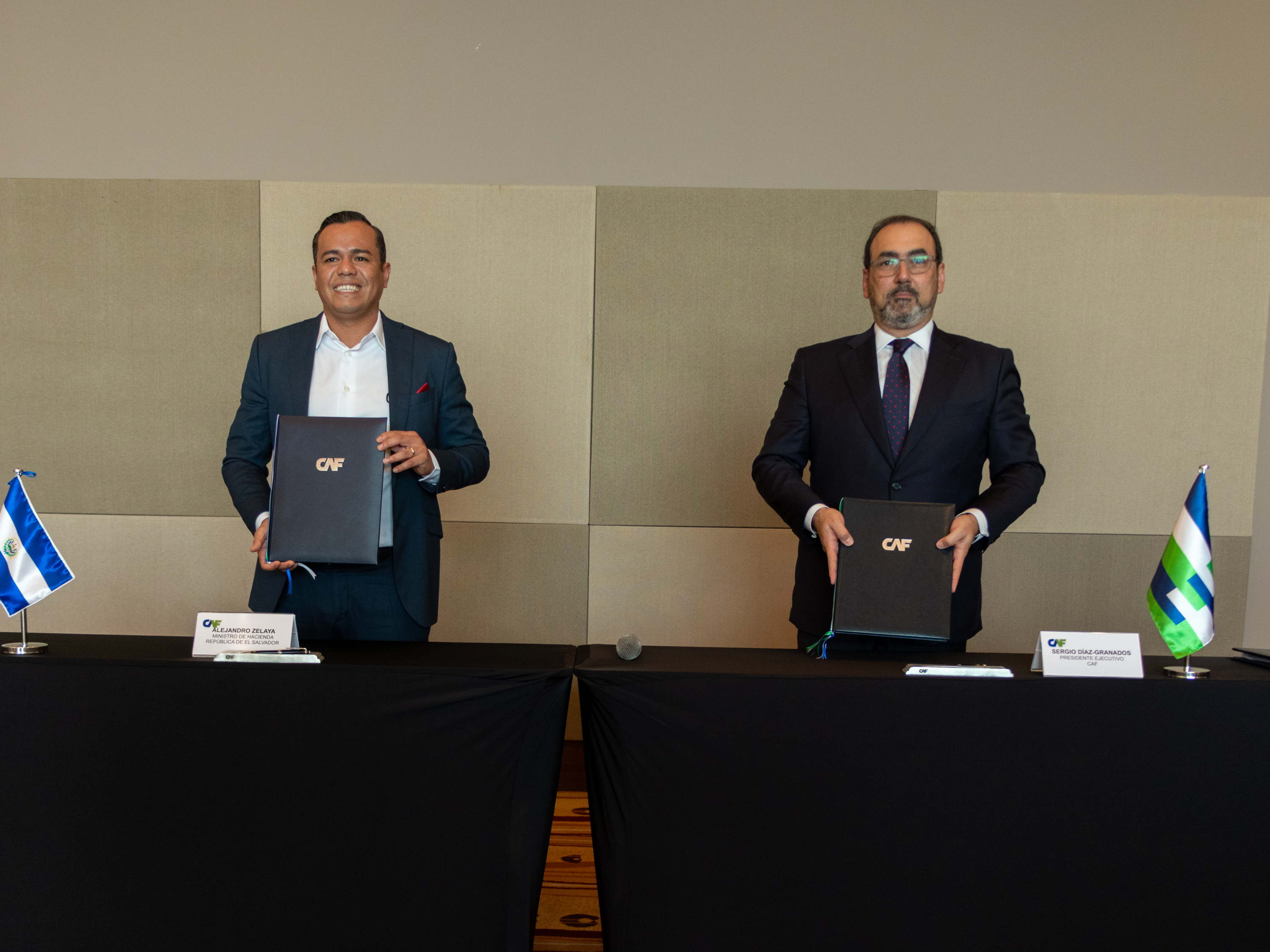 El Salvador firma el convenio de suscripción de acciones para incorporarse a CAF como País Miembro