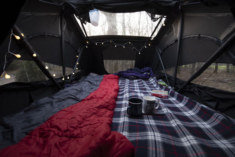 Le matelas de 7 cm est complété par un matelas anti-condensation et de multiples fenêtres avec vue sur les étoiles
