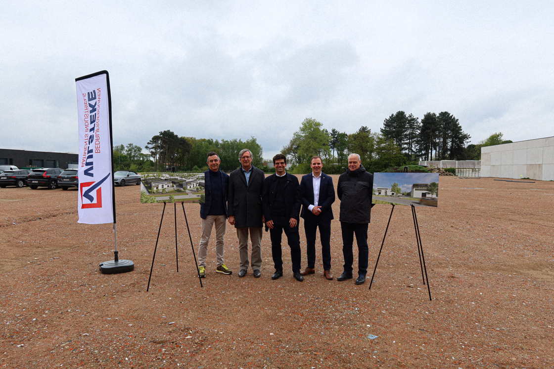 Burgemeester Kasterlee legt eerste steen van nieuw bedrijvenpark Bayot