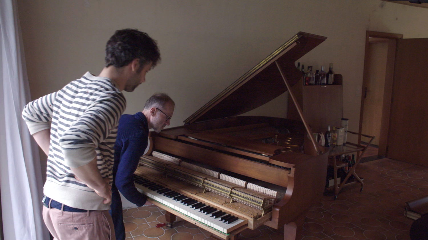 Een nieuwe piano - (c) VRT