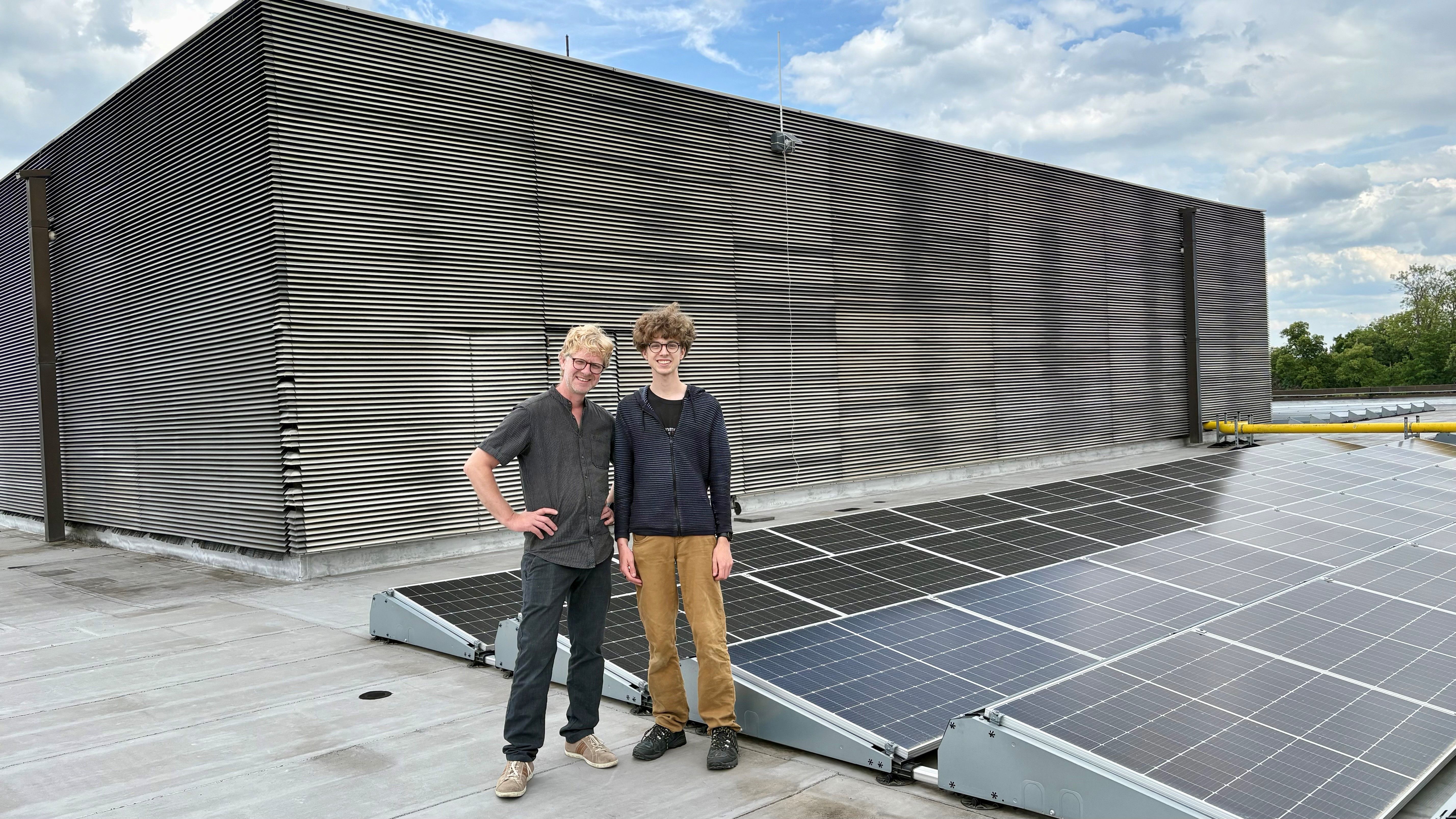 Geert Callebaut en Miro Callebaut op het dak van hogeschool Odisee campus Aalst