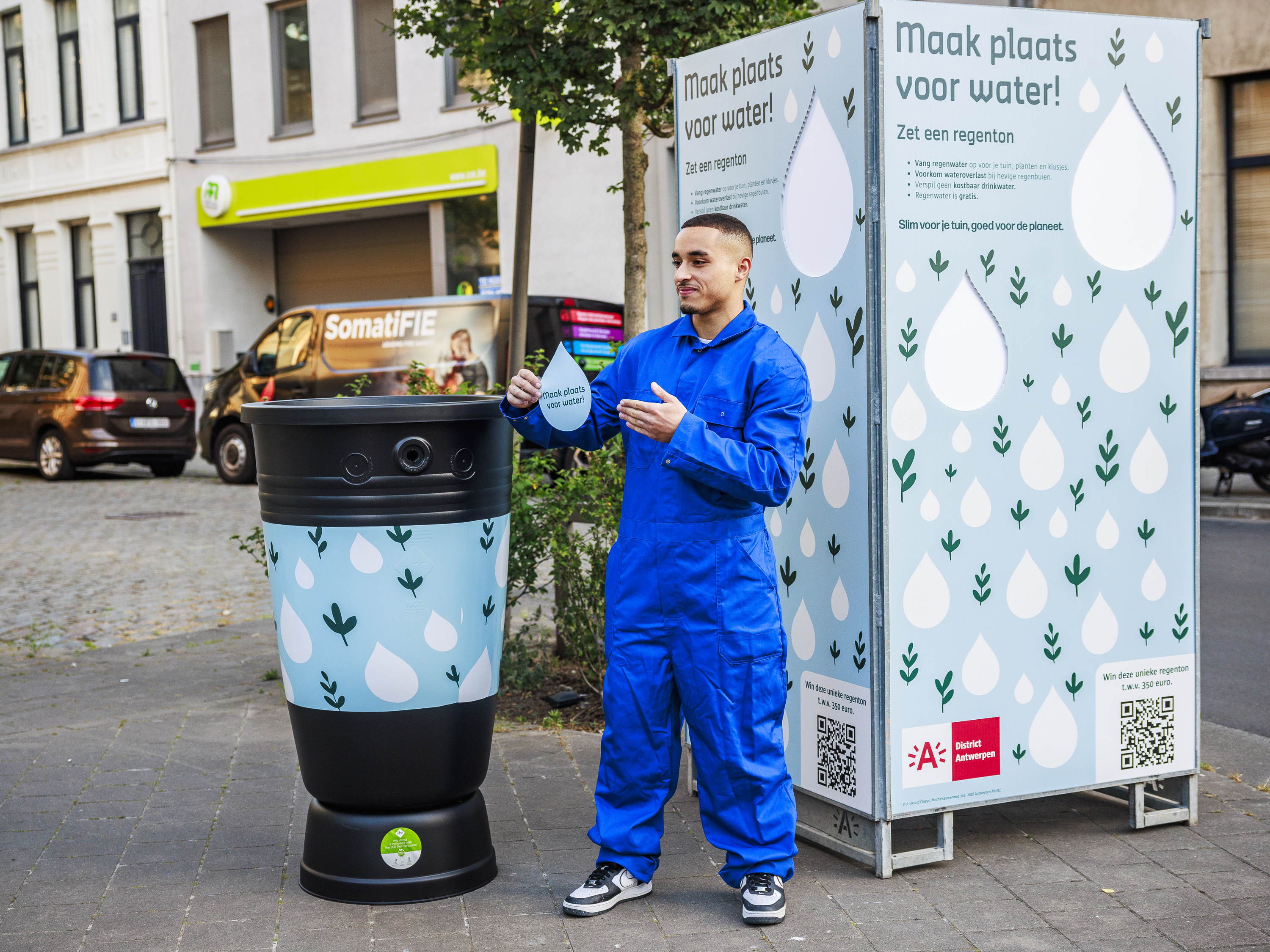 District Antwerpen maakt plaats voor water met verrassende regenton-actie