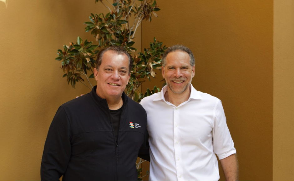 Roberto Oliveira, CEO y cofundador de Blip, con Alex Szapiro, Socio Gerente de SoftBank en América Latina. (Créditos: Mya Kai)