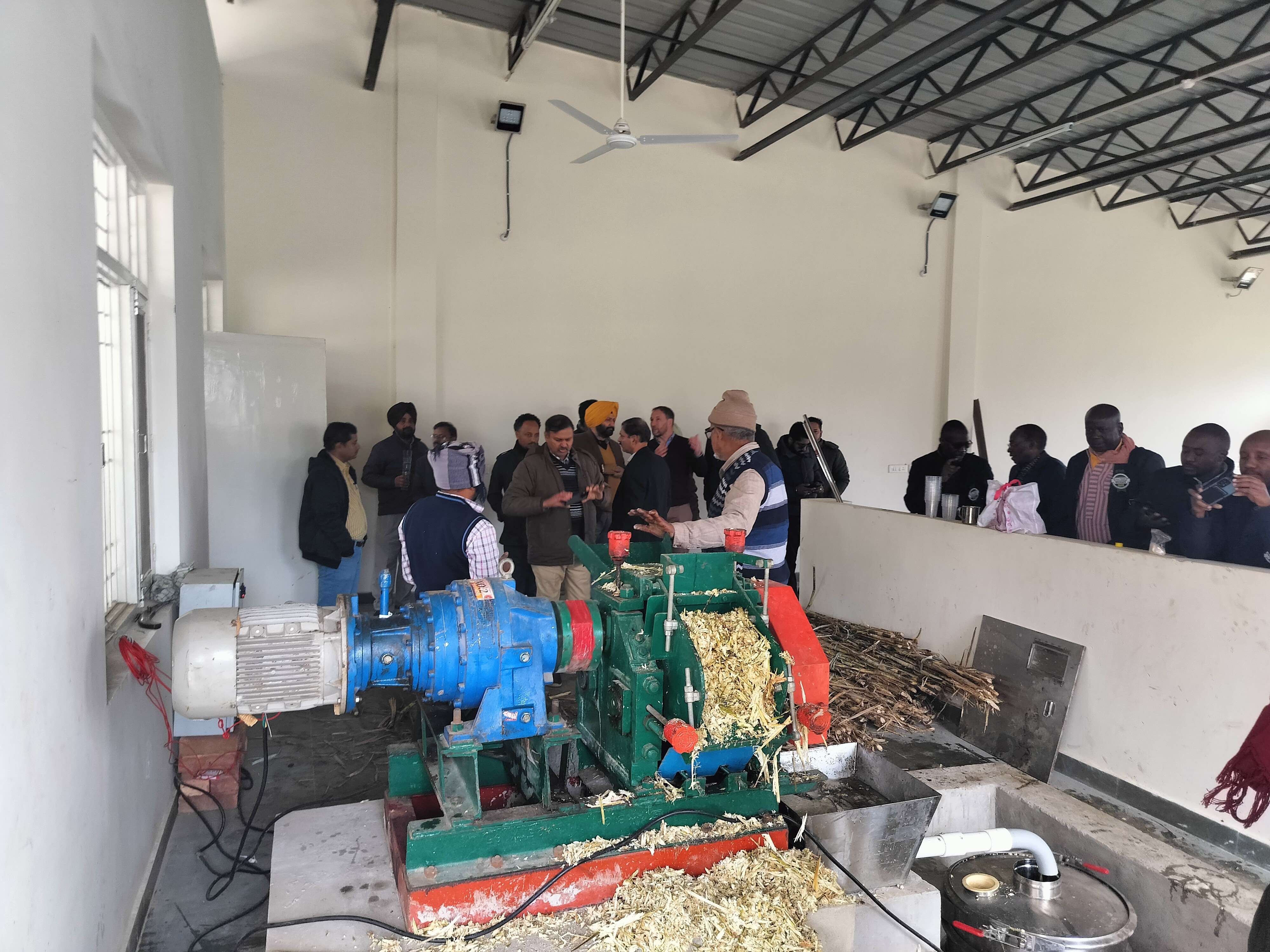 Participants observe a mechanization demonstration Participants observe a mechanization demonstration