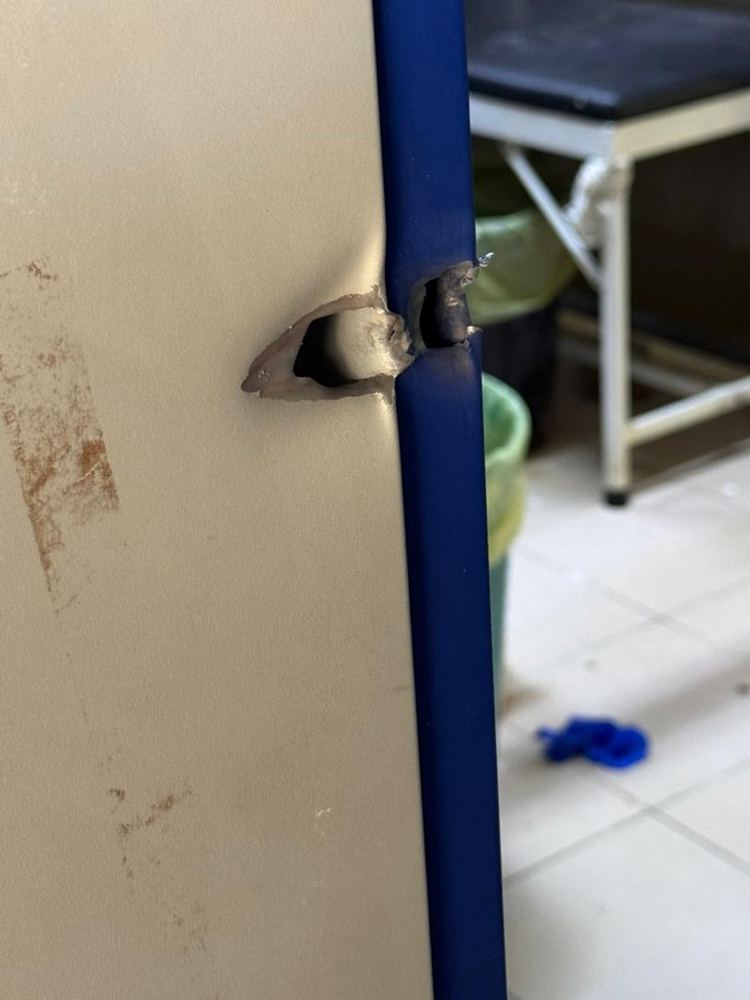 Marcas de bala dejadas por soldados de las Fuerzas de Apoyo Rápido el pasado 19 de diciembre en el Hospital Universitario de Bashair. MSF