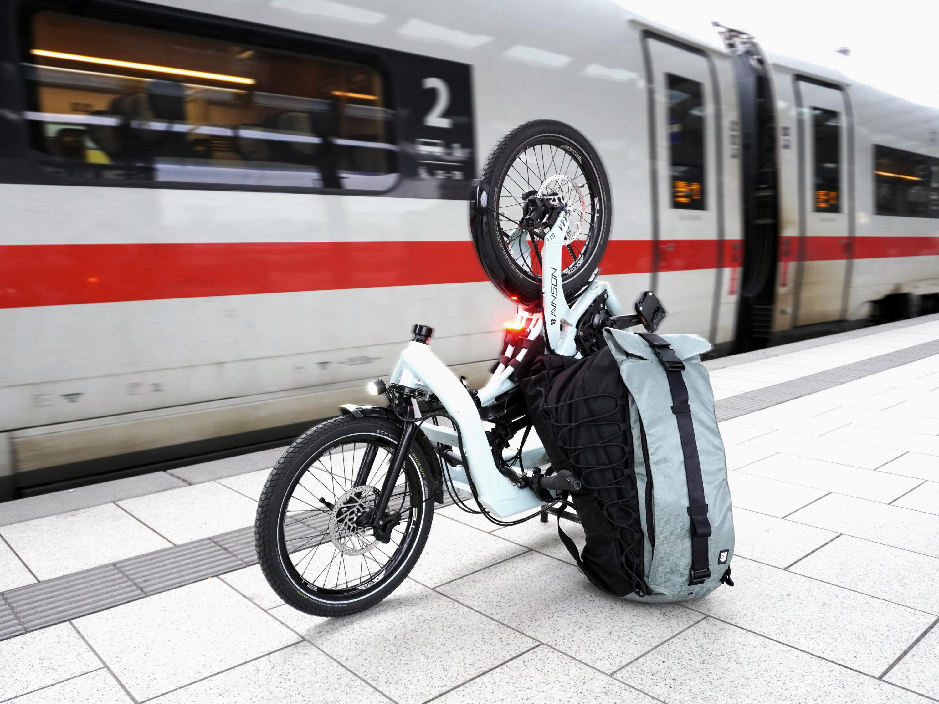AVNSON bringt klappbare E-Lastenräder auf die Straße
