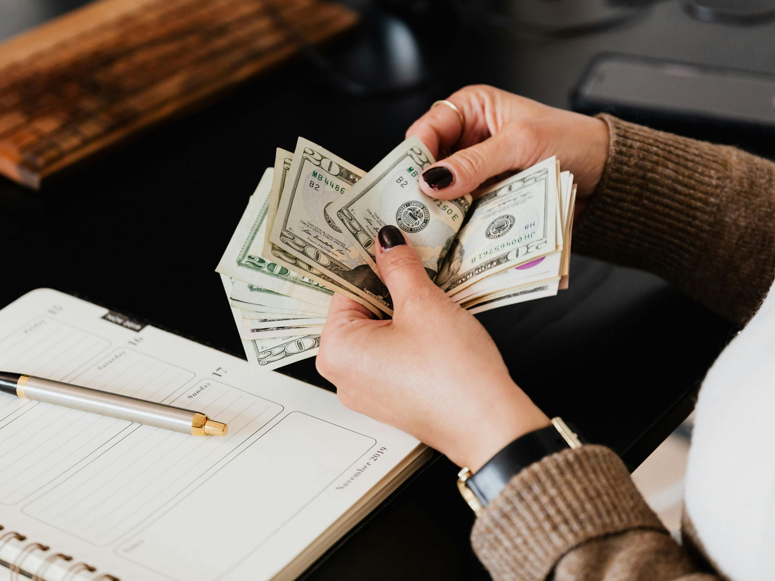 Primera chamba, primer sueldo: el reto de organizar tu vida financiera en tus 20s