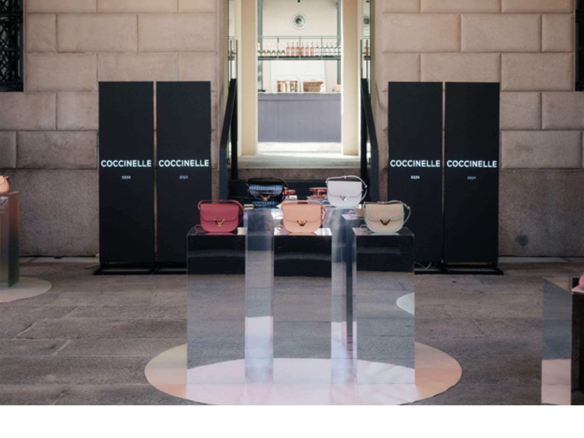 Coccinelle embrasse la couleur avec sa nouvelle collection SS24 