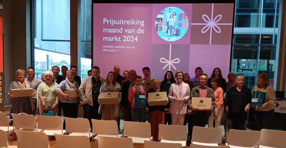 Op 21 mei ontvingen de winnaars van de ​ Maand van de Markt-wedstrijd hun provinciale prijs uit handen van gedeputeerde Ann Schevenels.