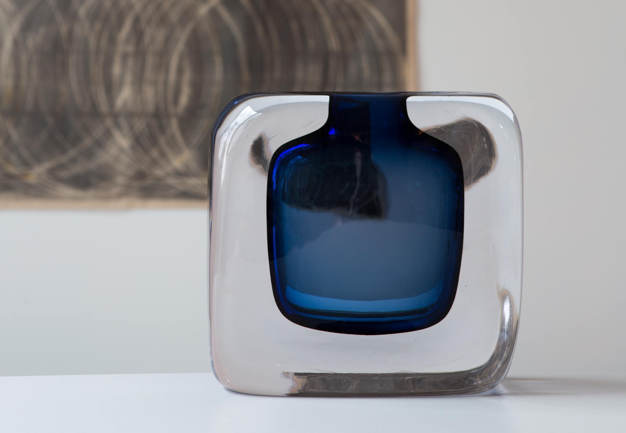 Des sculptures architecturales en verre qui brillent par leur esthétique épurée