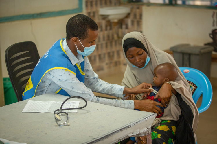 Medical consultation in Dagahaley Refugee camp, Dadaab. Photographer: Charlie Kimilu Medical consultation in Dagahaley Refugee camp, Dadaab. Photographer: Charlie Kimilu