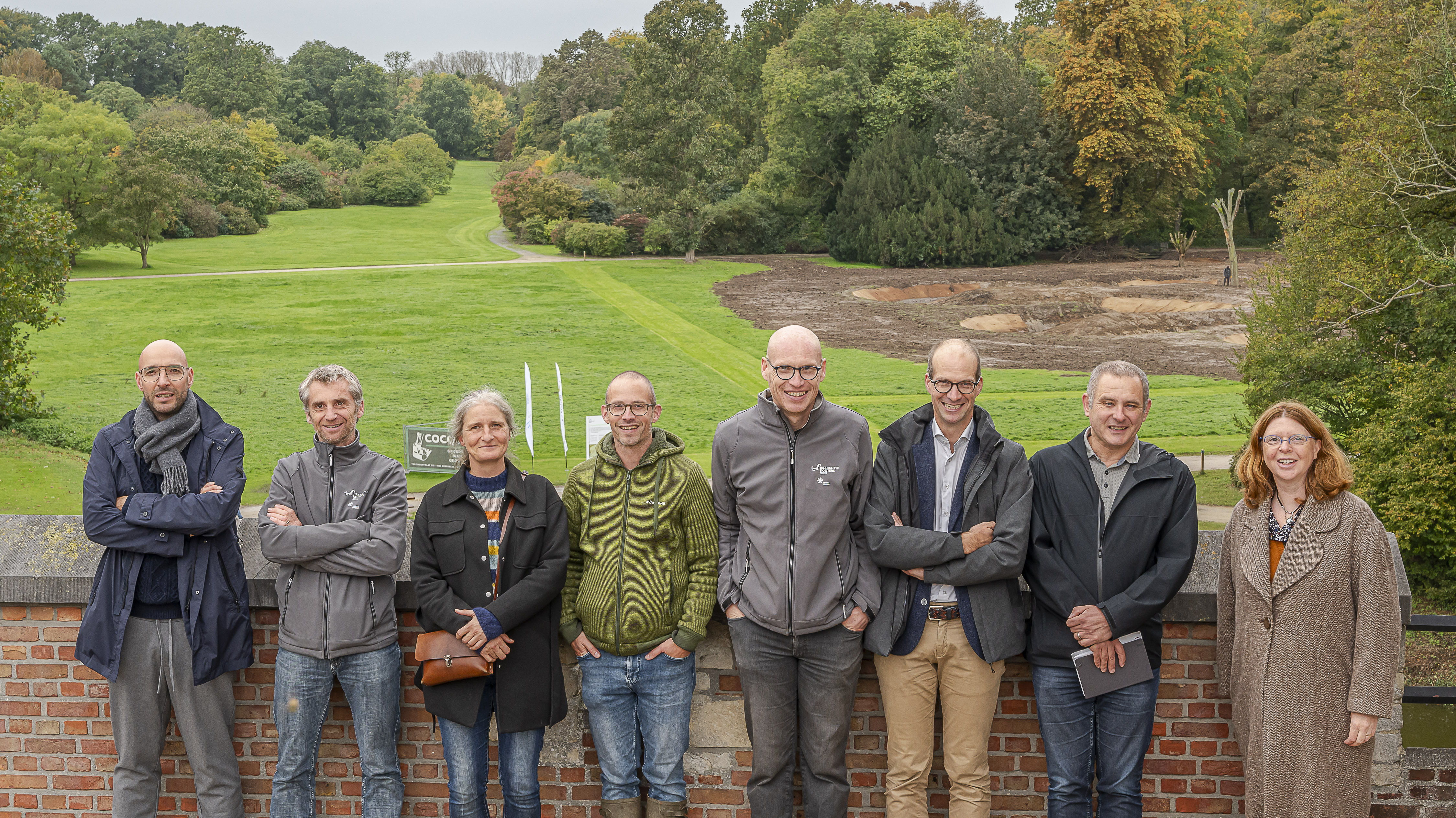 Plantentuin Meise, Vlaamse Landmaatschappij, Regionaal Landschap Brabantse Kouters en provincie Vlaams-Brabant zijn trots op de nieuwe meanderende waterloop. Copyright: Theo De Vos