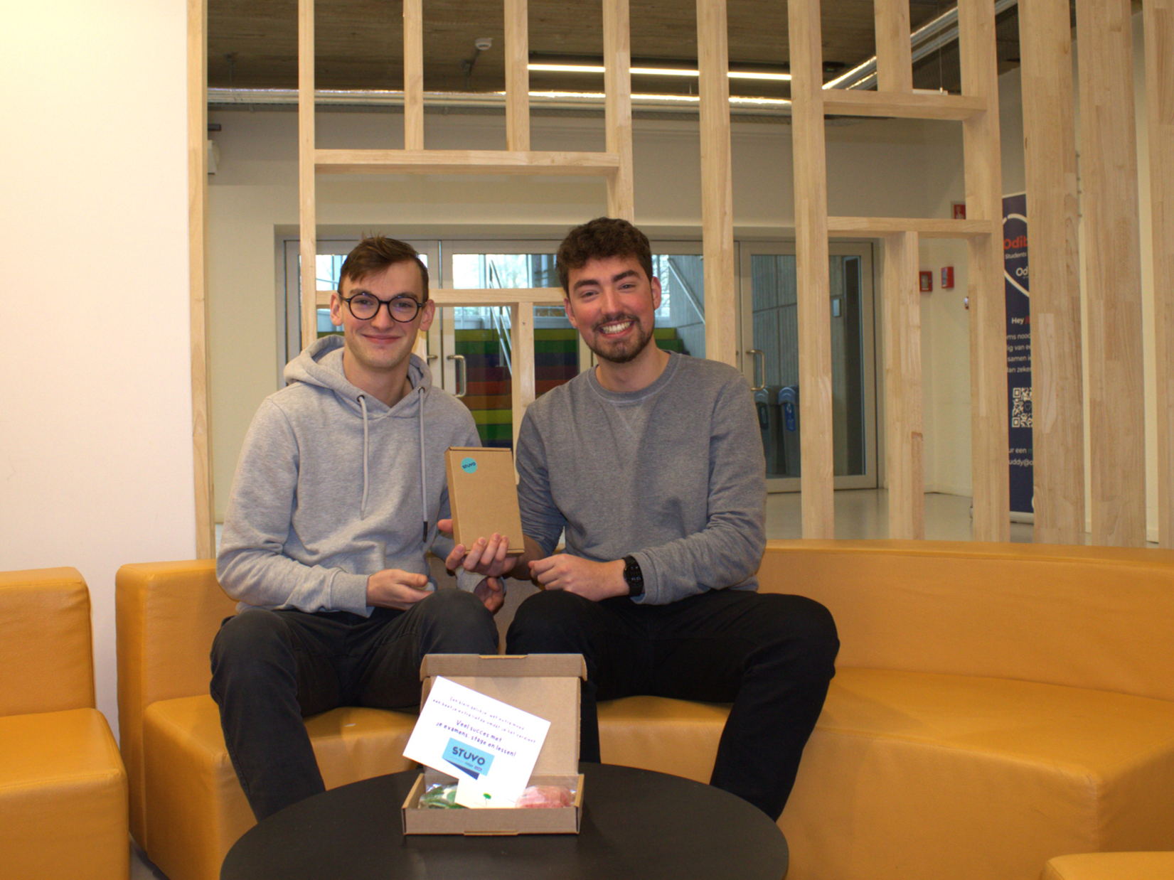 Odisee-studenten in Aalst steken elkaar een hart onder de riem met brievenbuscadeautjes