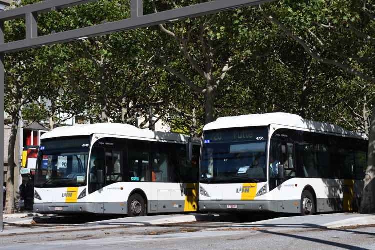 Bussen aan perron