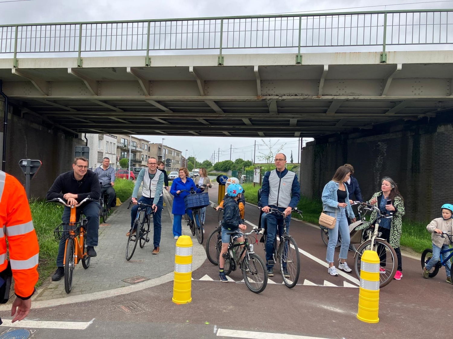 fietsers aan de knip in de Nieuwe Molenstraat