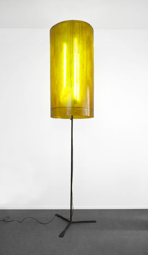 FRANZ WEST, Große Lampe, 2010. Steel, acrylic glass, electronical device,neon tubes, light bulb, paint. 285 x 80 x 80 cm. ©Archiv Franz West
