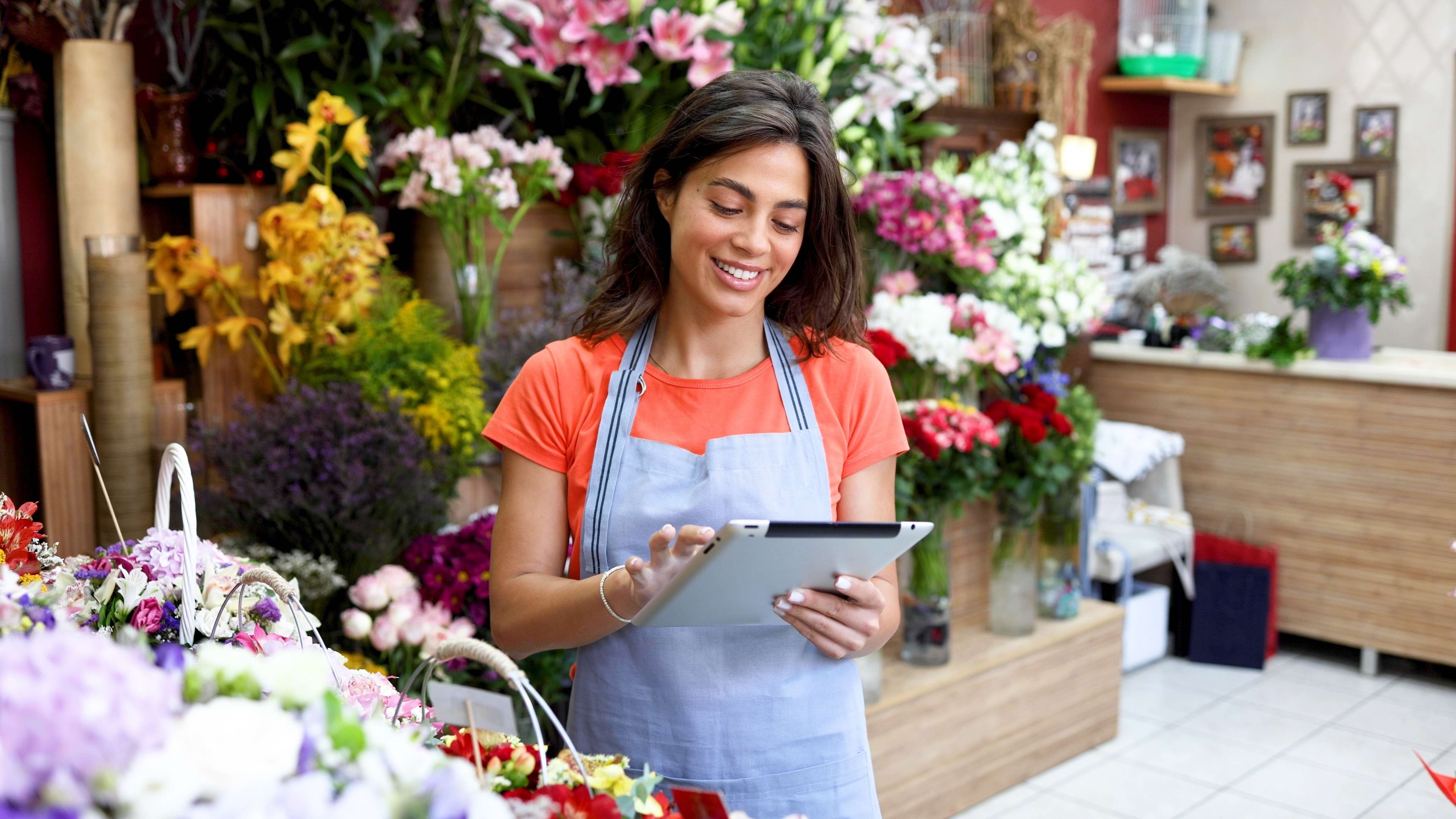 De colaboradoras y amas de casa a líderes de negocio: mujeres millennials encabezan los emprendimientos en México con un liderazgo empático, mayor resiliencia y digitalización 