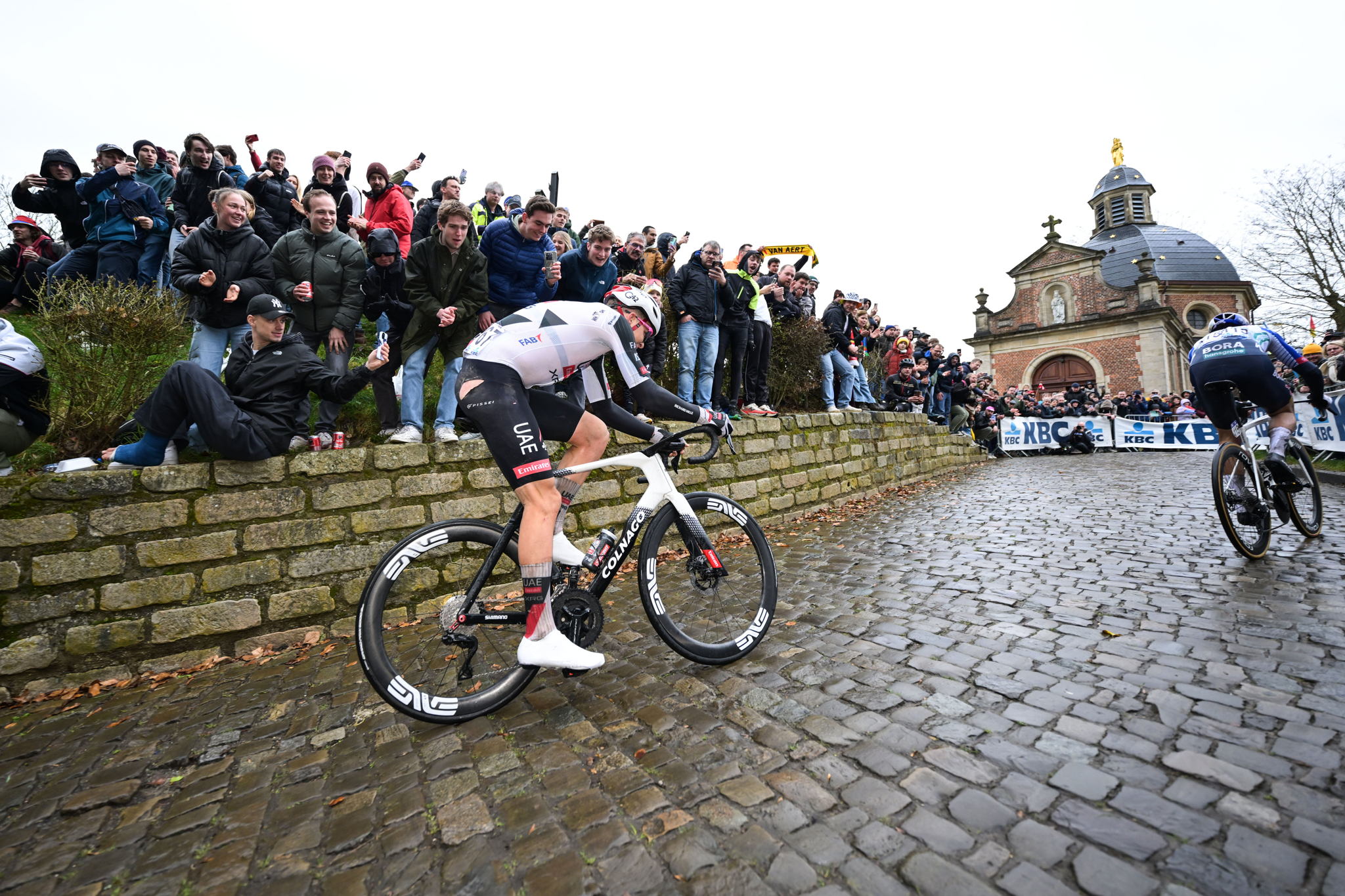 Dutch cyclists win first race of Belgian cycling season