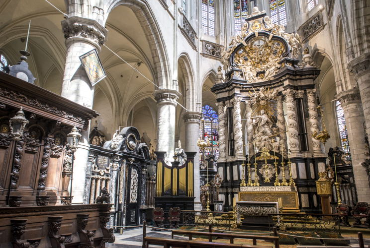 Te restaureren oostzijde van de kerk (4) ©Kioni Papadopoulos Te restaureren oostzijde van de kerk (4) ©Kioni Papadopoulos