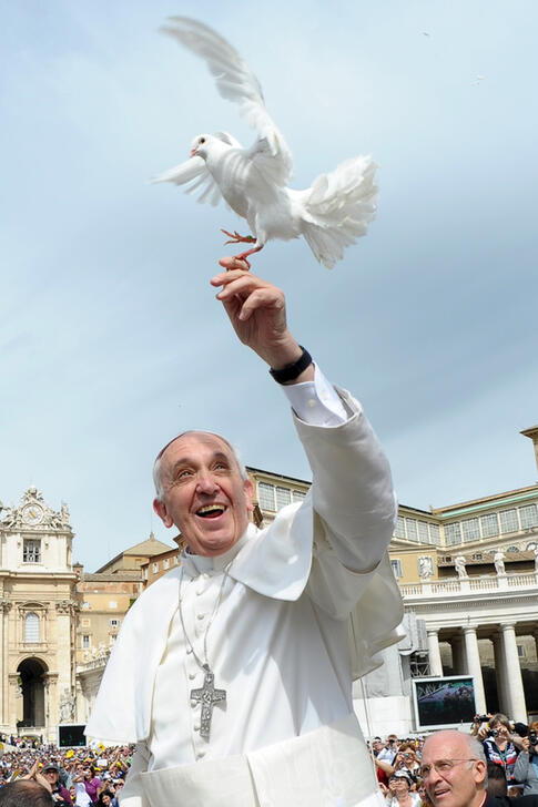 Pope Francis With A Dove - Vatican, 2013. AKG11763826 © akg-images / Vatican Media