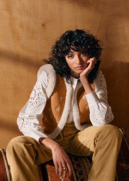Sézane - Veste AYA Broderie placee HIBISCUS fond beige ecru 420 €
