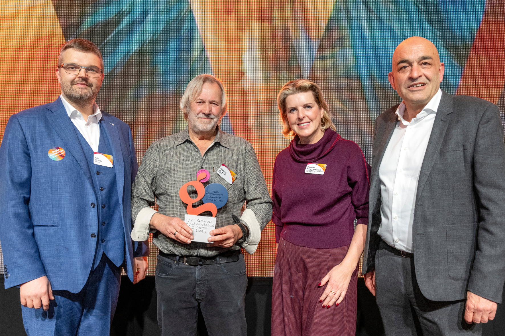 V.l.n.r Sven Stevens, regiovoorzitter Groot-Leuven, Hedwig De Meyer, oprichter Stageco, Daniëlle Van Wesenbeeck, voorzitter Voka-KvK Vlaams-Brabant en Kris Claes, gedelegeerd bestuurder Voka-KvK Vlaams-Brabant V.l.n.r Sven Stevens, regiovoorzitter Groot-Leuven, Hedwig De Meyer, oprichter Stageco, Daniëlle Van Wesenbeeck, voorzitter Voka-KvK Vlaams-Brabant en Kris Claes, gedelegeerd bestuurder Voka-KvK Vlaams-Brabant